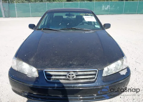 2001 Toyota Camry Le/Xle z USA, uszkodzony, nr VIN 4T1BF22K01U129251